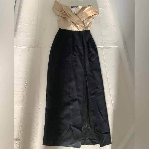 New 90s Jessica Howard off shoulder fitted dress gold/champagne black 2 4 - Picture 1 of 11